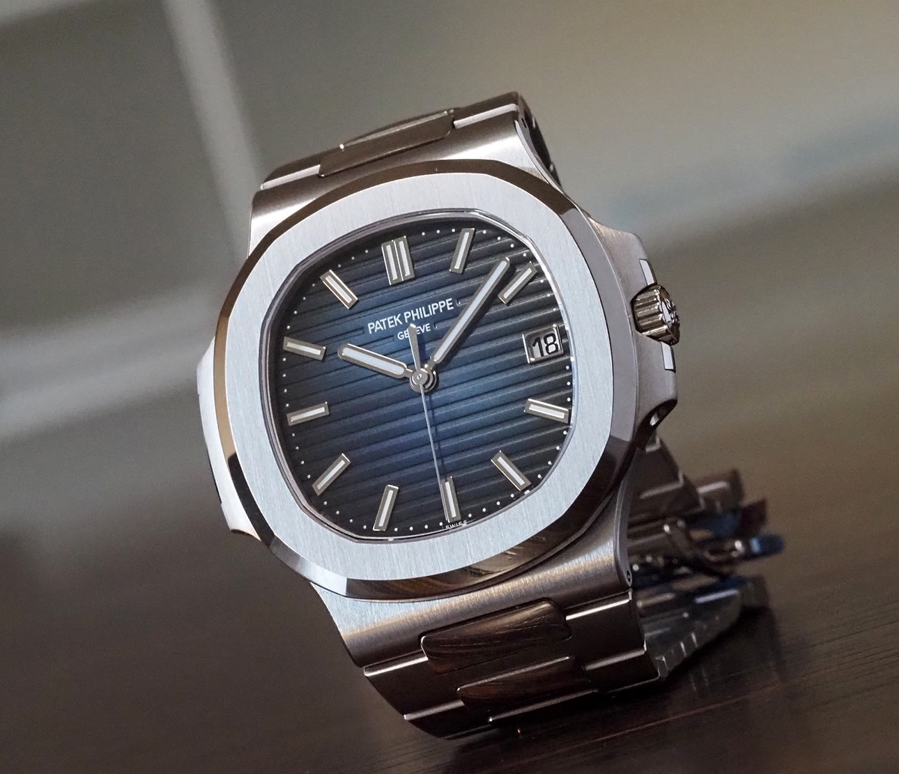 Patek Nautilus 5811 Technical Details